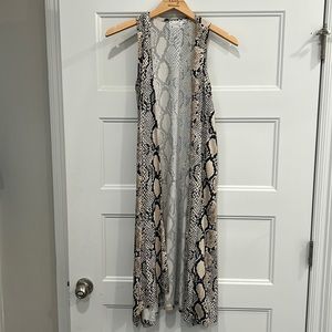 Light-heart sleeveless cardigan
